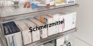 Beitragsbild des Blogbeitrags Wie du den Überblick im Medikamentenschrank behältst
