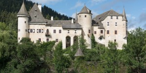 Beitragsbild des Blogbeitrags Laufgenuss durch das Tal der verwunschenen Schlösser
