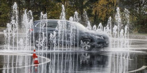 Beitragsbild des Blogbeitrags Mit dem Auto Vollgas in ein Hindernis!