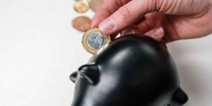 Beitragsbild des Blogbeitrags Kosten sparen durch das Wickeln mit Stoff