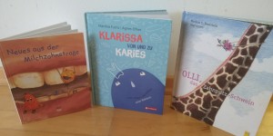 Beitragsbild des Blogbeitrags Zähneputzen: Was gibt es Neues aus der Milchzahnstraße und wer ist Klarissa von und zu Karies?