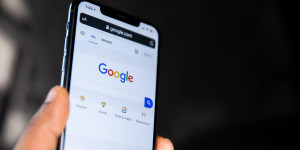 Beitragsbild des Blogbeitrags Wie erstellt man ein Google AdWords Kundenkonto und was kostet es? (gelöst)