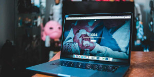 Beitragsbild des Blogbeitrags Einrichten und Verwenden von Google Alerts für den Aufbau organischer Backlinks