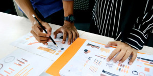 Beitragsbild des Blogbeitrags AI Marketing: Wie Deep Learning Kundenverhalten voraussagt