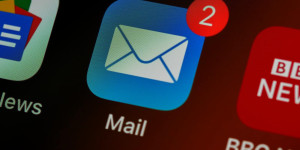 Beitragsbild des Blogbeitrags Warum landen Deine E-Mails im Spam? Ein tiefgreifender Leitfaden zu SPF, DKIM und DMARC