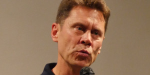 Beitragsbild des Blogbeitrags „Unser Ziel ist es, die Lyrik einerseits von der Community her zu stärken, aber auch wieder vermehrt ins öffentliche Bewusstsein zu rücken“