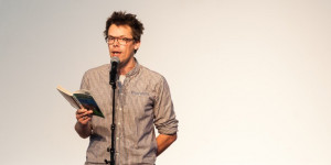 Beitragsbild des Blogbeitrags „Am meisten beeindruckt hat mich der Auftritt von Ernst Jandl in der Royal Albert Hall“ – Stichwort Poetry Slam: Drei Fragen an Markus Köhle