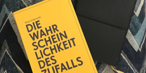 Beitragsbild des Blogbeitrags Wie das Leben so spielt: Alina Lindermuths „Die Wahrscheinlichkeit des Zufalls“