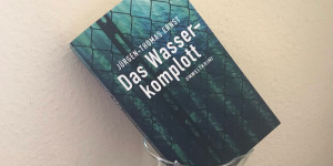 Beitragsbild des Blogbeitrags Umweltschutz als Geschäft: Jürgen-Thomas Ernsts Das Wasserkomplott 