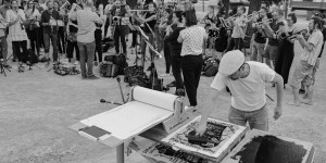 Beitragsbild des Blogbeitrags Poetische Begegnungszone: Eine Stadt schreibt Gedichte