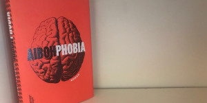Beitragsbild des Blogbeitrags Spiegelverkehrt: Kurt Fleischs Aibohphobia
