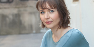 Beitragsbild des Blogbeitrags „Mich interessieren Figuren, die über viel Sensibilität verfügen“