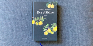 Beitragsbild des Blogbeitrags Vom Verdrängen: Beate Knieschecks Eva & Söhne