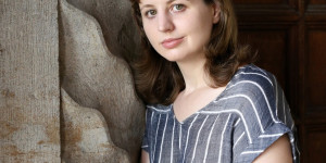 Beitragsbild des Blogbeitrags Geschichte schreiben: Im Gespräch mit Irene Diwiak