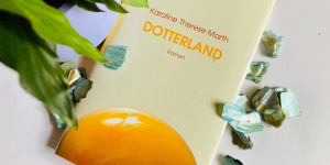 Beitragsbild des Blogbeitrags „Abends träume ich von Dotterland.“ Karoline Therese Marths Dotterland 