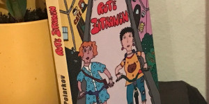 Beitragsbild des Blogbeitrags Freud und Leid der ersten Liebe:Rosemarie Poiarkovs Rote Zitronen