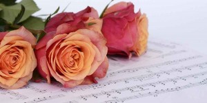 Beitragsbild des Blogbeitrags Durch Schwingung verändern: Kraft der Musik