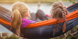 Beitragsbild des Blogbeitrags Geschwister: 3 Schritte zur Versöhnung. So gelingt die Beziehung