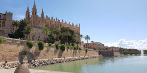 Beitragsbild des Blogbeitrags Kathedrale Palma de Mallorca besuchen – Erfahrungsbericht, Tipps und Fotos