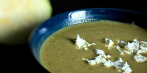 Beitragsbild des Blogbeitrags Zucchini Suppe mit Feta