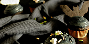 Beitragsbild des Blogbeitrags Grusel Schoko-Cupcakes