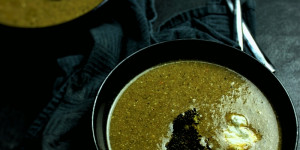 Beitragsbild des Blogbeitrags geröstete Brokkoli Suppe