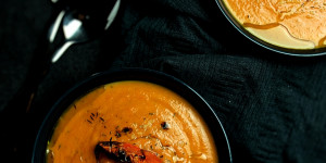 Beitragsbild des Blogbeitrags geröstete Karotten Suppe 