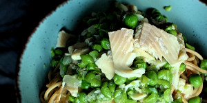 Beitragsbild des Blogbeitrags Erbsen Pasta mit Räucherforelle