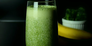 Beitragsbild des Blogbeitrags Vanille-Matcha Smoothie