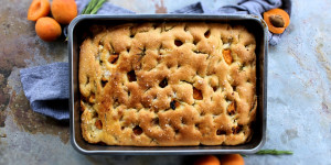 Beitragsbild des Blogbeitrags Marillen-Feta Focaccia 