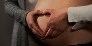Beitragsbild des Blogbeitrags 3 Gründe für eine Hebamme in deiner Schwangerschaft 