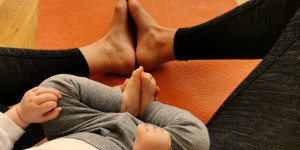 Beitragsbild des Blogbeitrags 3 Yogaübungen für die Rückbildung 