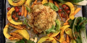 Beitragsbild des Blogbeitrags Rezept: Sommer-Ofengemüse mit Avocado-Rucola-Basilikum-Dip