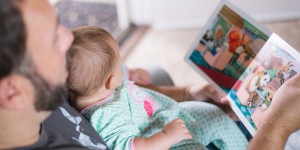 Beitragsbild des Blogbeitrags der perfekte Zeitpunkt um mit dem Vorlesen zu beginnen