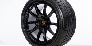 Beitragsbild des Blogbeitrags Produktfoto Porsche Felge im Fotostudio 