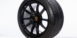 Beitragsbild des Blogbeitrags Produktfoto Porsche Felge im Fotostudio