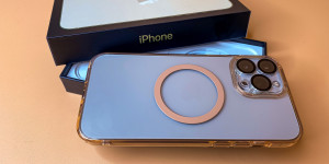 Beitragsbild des Blogbeitrags Unboxing Apple iPhone 13 Pro Max Gold & TOCOL 3 In 1 Hülle mit Panzerglas Rosegold Cover 