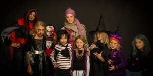 Beitragsbild des Blogbeitrags Fotoshooting Halloween im Fotostudio 2019 Hexen, Geister, Zombies, Clowns, Vampire, Kinder und Erwachsene…