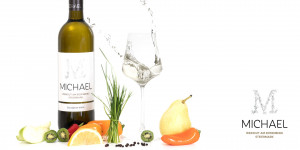 Beitragsbild des Blogbeitrags Weingut Michael am Rosenberg Werbefotos Wein Steiermark Österreich im Fotostudio Produktfoto
