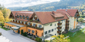 Beitragsbild des Blogbeitrags 3 Stern Hotel Angerer-Hof mit Waggon Hotel in Anger Steiermark
