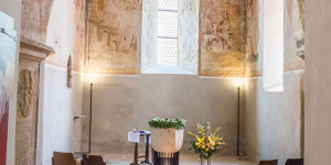 Beitragsbild des Blogbeitrags Pfarrkirche Anger mit Taufbecken Steiermark