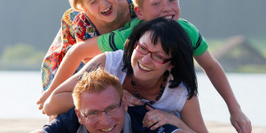 Beitragsbild des Blogbeitrags Familienfotos auf der Teichalm und am Moorlehrpfad im Almenland 