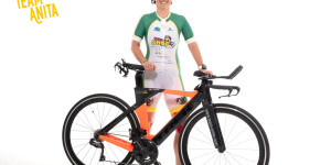 Beitragsbild des Blogbeitrags Team Anita Wolf-Eberl Werbefotos im Studio // Mountainbike Marathon Races and Ultracycling Competitions im Fotostudio