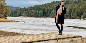 Beitragsbild des Blogbeitrags Female Model Portrait Fotoshooting Packer Stausee im Winter Steiermark YouTube Shorts