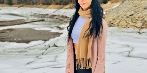 Beitragsbild des Blogbeitrags Female Model Portrait Fotoshooting Hirzmann Stausee Hirzmannsperre im Winter Steiermark YouTube Shorts