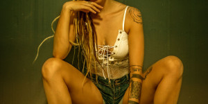 Beitragsbild des Blogbeitrags Goggles Sexy Female Steampunk Girl Dreadlocks Dessous