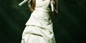 Beitragsbild des Blogbeitrags Killer Braut mit Katana Schwerter Adobe Photoshop Bildbearbeitung Calvinize