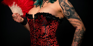 Beitragsbild des Blogbeitrags Female Model Elisa Dessous Burlesque Portrait Photoshoot 