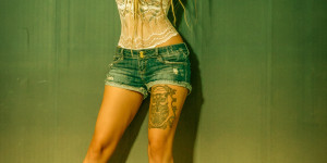 Beitragsbild des Blogbeitrags Goggles Sexy Female Model Steampunk Girl Dreadlocks Dessous Tattoo Piercing