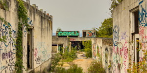 Beitragsbild des Blogbeitrags Haludovo Palace Hotel Lost Place Photography Malinska Krk Kroatien Istrien Adria #Malinska #VisitMalinska #SeaOfExperiences #visitcroatia #visitkrk 